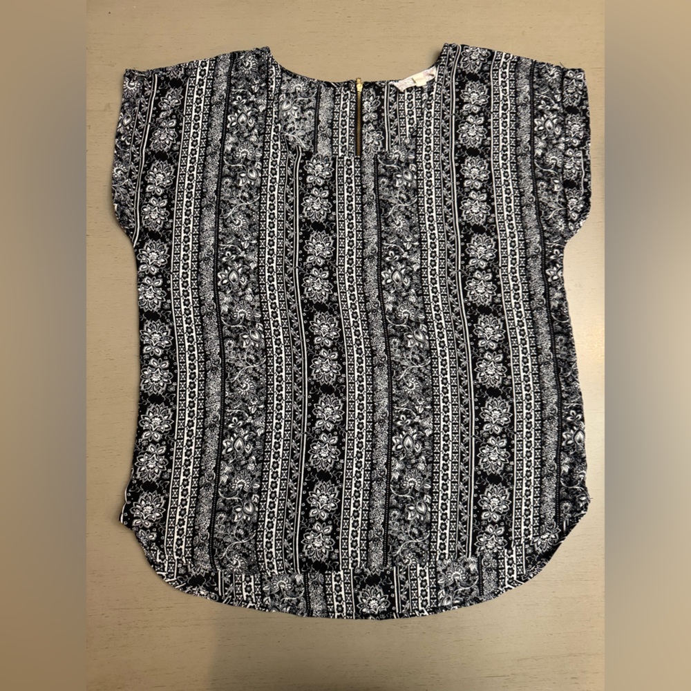 Pink Republic Black and White Floral blouse with short cap sleeves and scoop